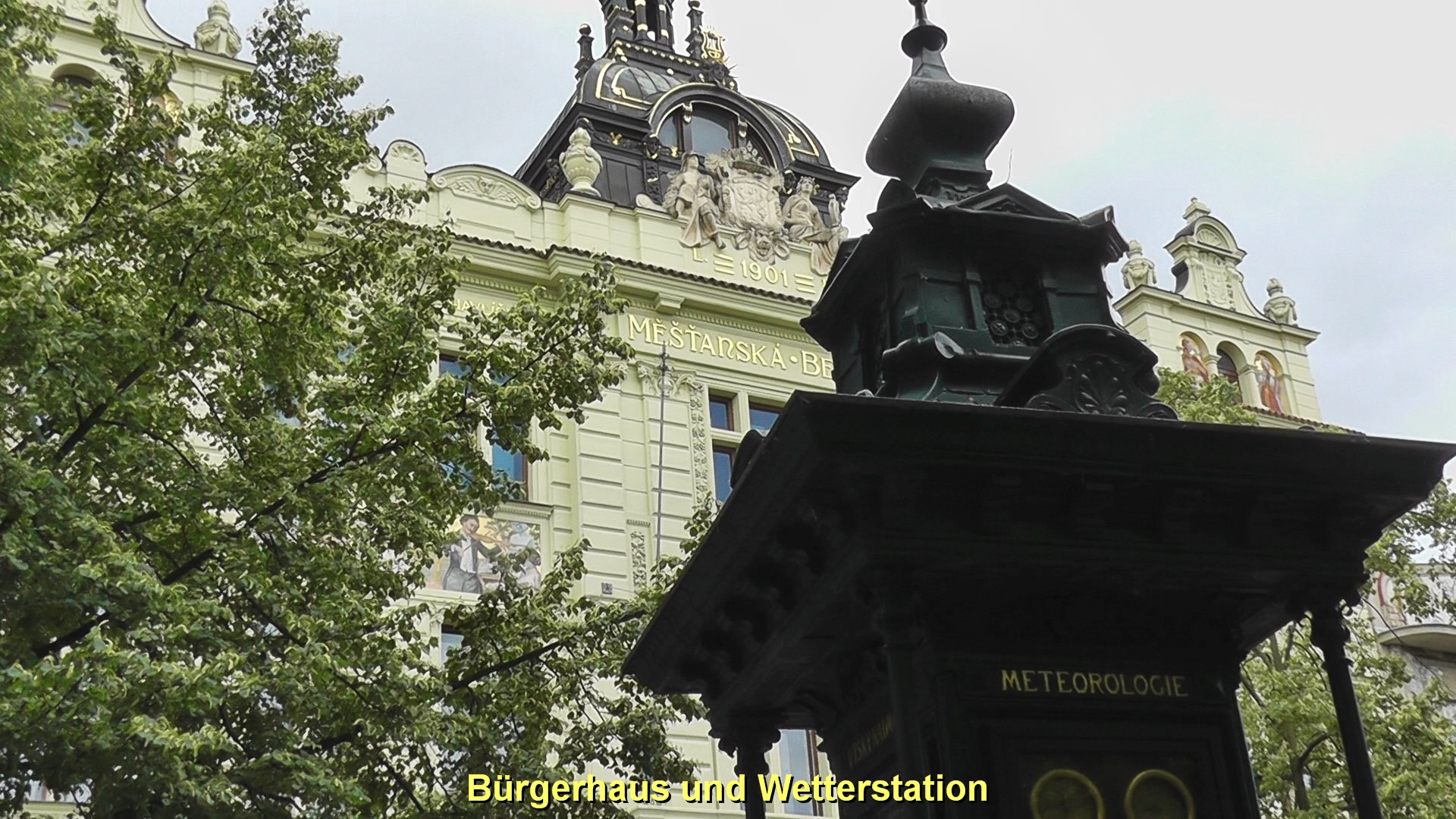 Pilsen Das Brgerhaus (Kulturhaus) mit Wetterstation